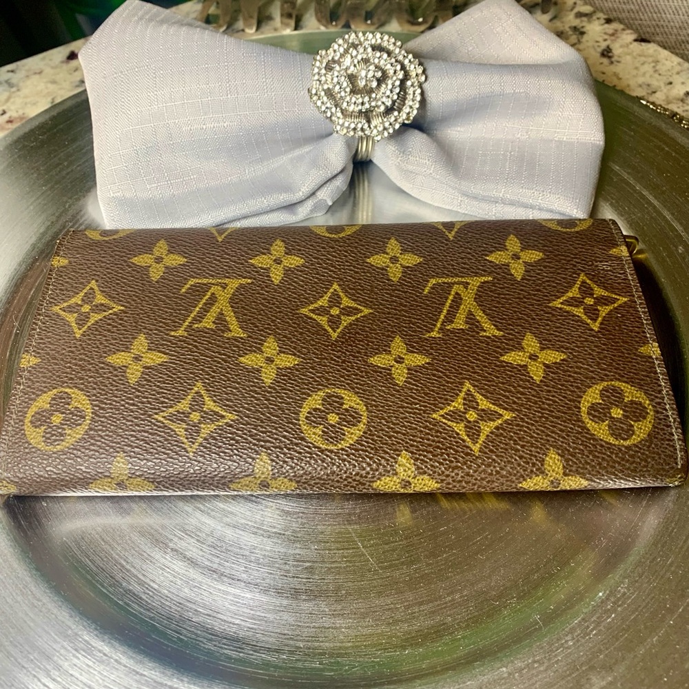 Louis Vuitton Monogram Sarah Wallet - Picture 3 of 10